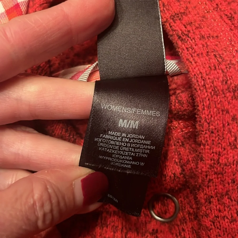 Like new The North Face pullover hoodie - Picture 8 of 16